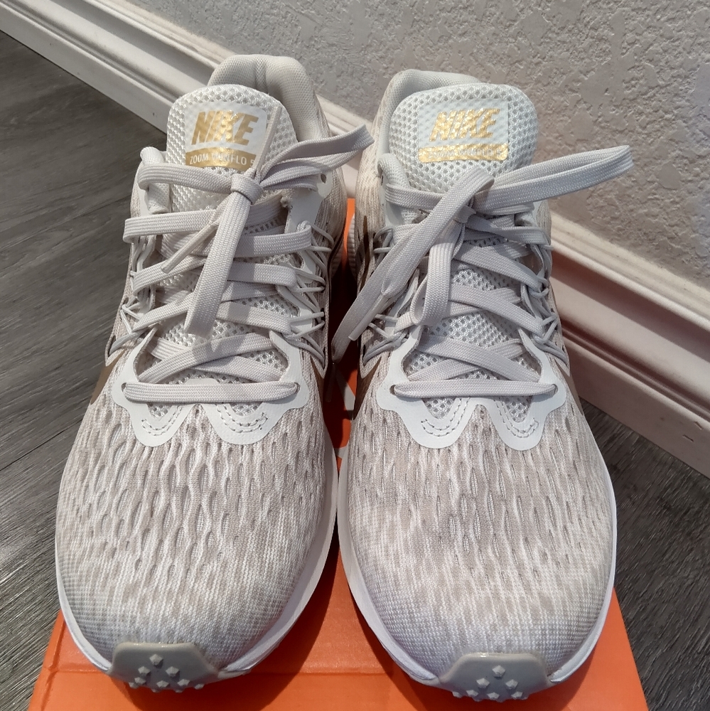 Women Nike Zoom Winflo5 Size 6